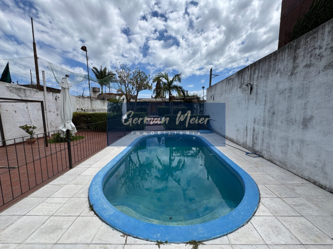 VENTA CASA CENTRICA 4 DORMITORIOS CON PILETA - PARANA