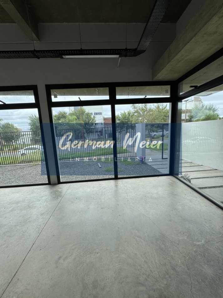SE ALQUILA GRAN SALON COMERCIAL EN ORO VERDE CALLE LOS CHAÑARES Y LOS TORDOS