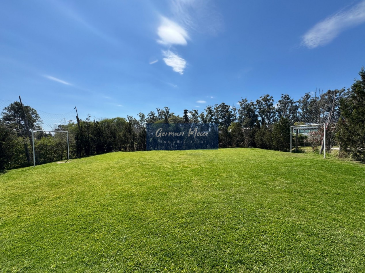 CASA QUINTA CON PISCINA Y AMPLIO TERRENO - SAUCE MONTRULL